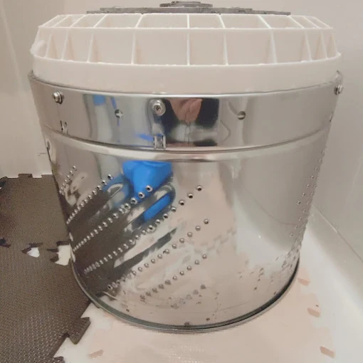洗濯機の分解クリーニング作業